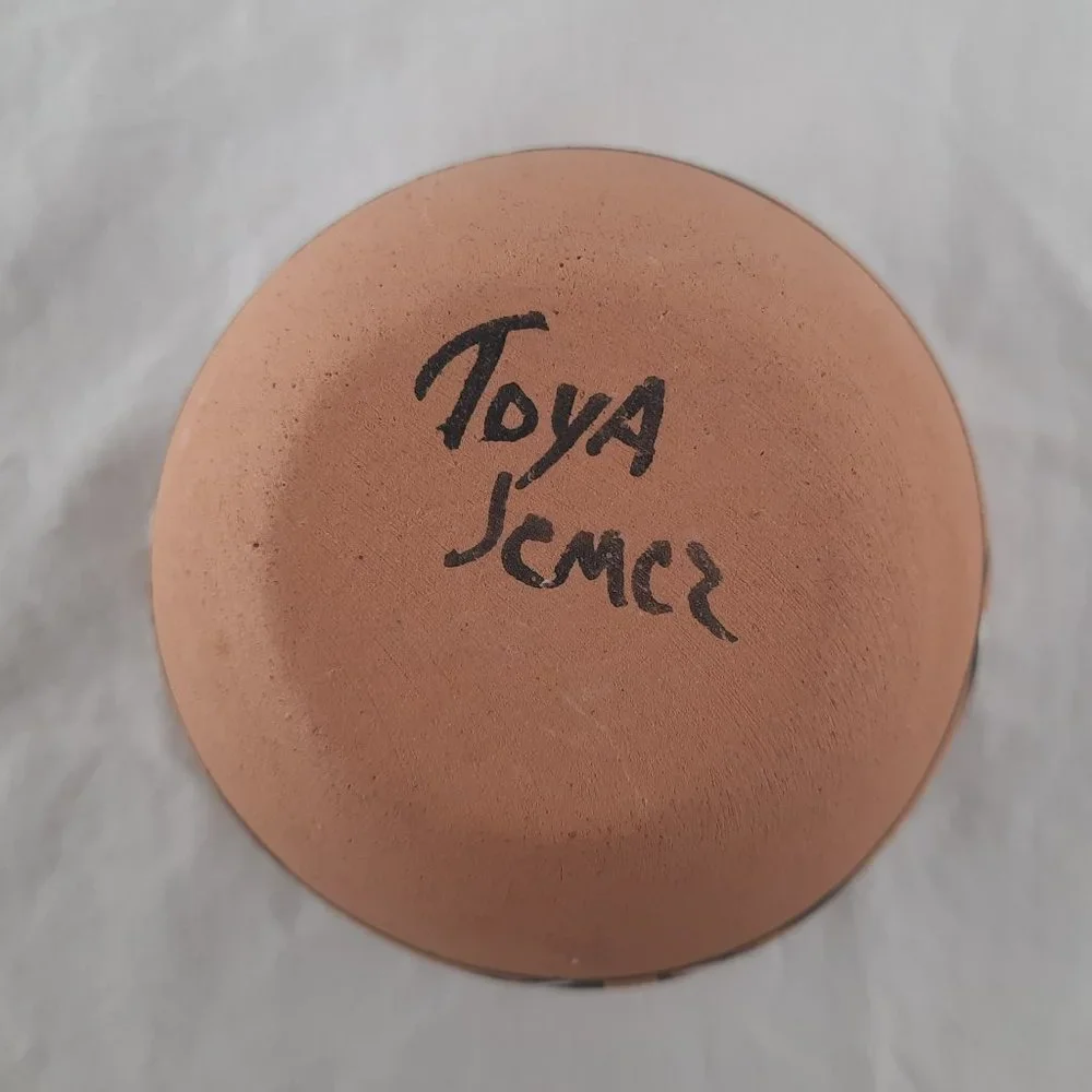 SOLD Vintage Hand Painted Jemez Pottery Bowl Signed Toya Jemez -3" high - Picture 4 of 5